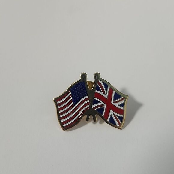 USA and British Friendship Flag Lapel Pin - Picture 1 of 3
